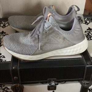 Gray women’s new balance tennis shoes